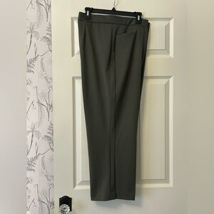 Investments 18W Women’s Olive green slacks nwt